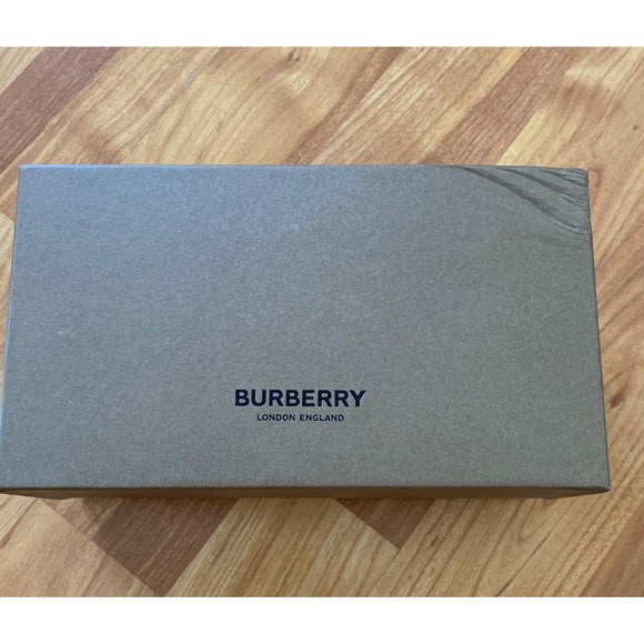Burberry sunglasses empty‎ box - Picture 1 of 3